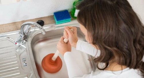 9 astuces efficaces pour déboucher une canalisation sans effort