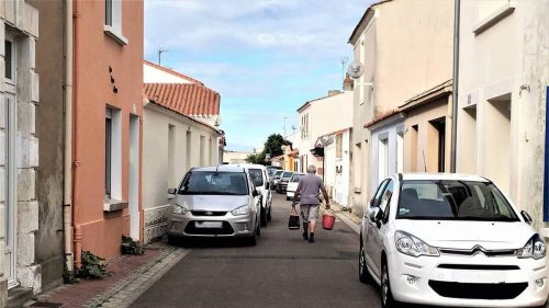 Que faire si un voisin se gare devant chez vous ?