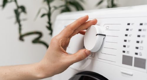 Découvrez le bouton secret sur votre lave-linge pour économiser de l’énergie