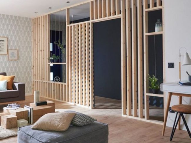 Claustra intérieur en bois et comment l’adopter avec ou sans IKEA