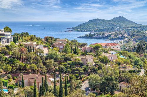 Karine Ferri et une villa d’exception dans un cadre paradisiaque à un prix incroyable