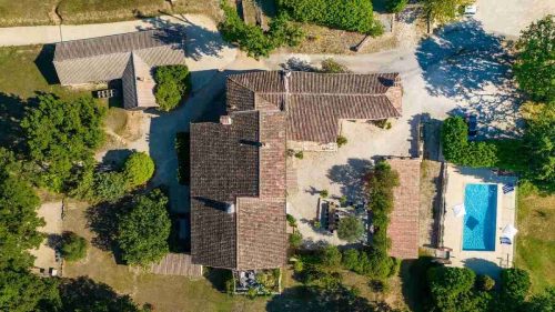 Nagui et sa charmante maison de vacances au style provençal à Saint-Tropez