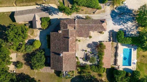 Nagui et sa résidence de vacances au style provençal et chaleureux à Saint-Tropez