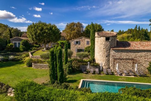 Patrick Sabatier craque pour une maison de charme dans un village du Sud